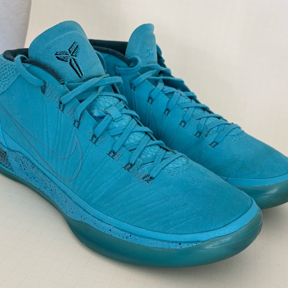 Nike Kobe A.D. Mid
Honesty